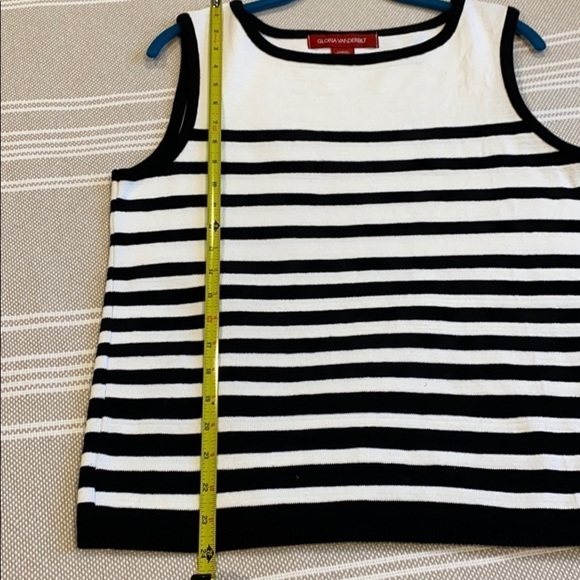 EUC Striped sleeveless sweater shell top - Picture 11 of 12